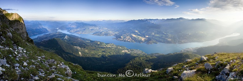 Le lac de Serre-Ponçon, Hautes-Alpes© Duncan MacArthur