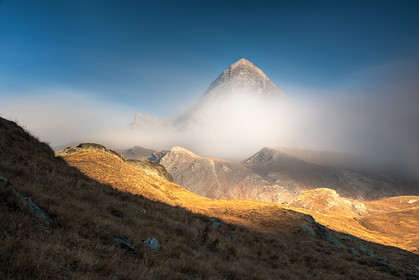 Le Pain de Sucre caréssé par la nebbia© Duncan MacArthur