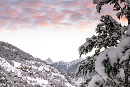 Un réveil d'hiver pour le hameau de Meyriès.© Duncan MacArthur