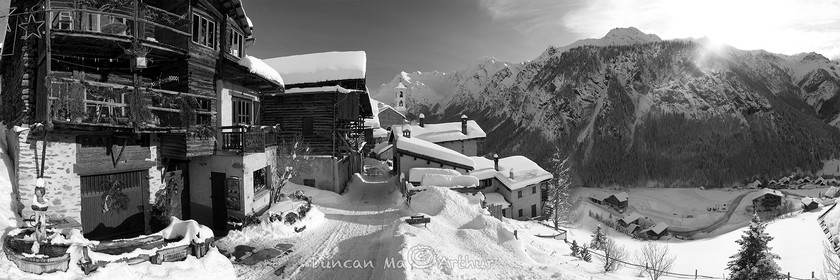 St Véran depuis la fontaine de Chazelet© Duncan MacArthur