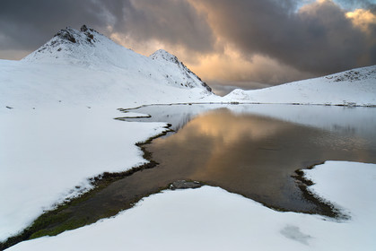 Le lac de Souliers sous la neige du mois de juin© Duncan MacArthur