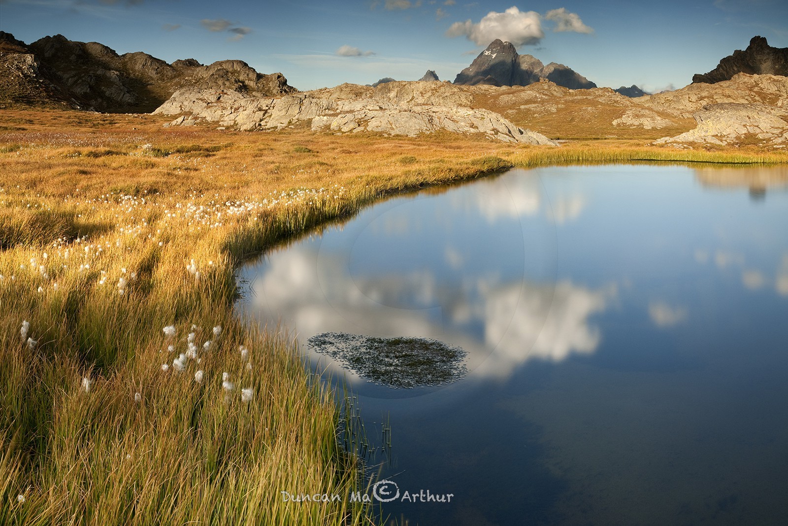 Lac de Longet (Haute Ubaye) et le mont Viso© Duncan MacArthur