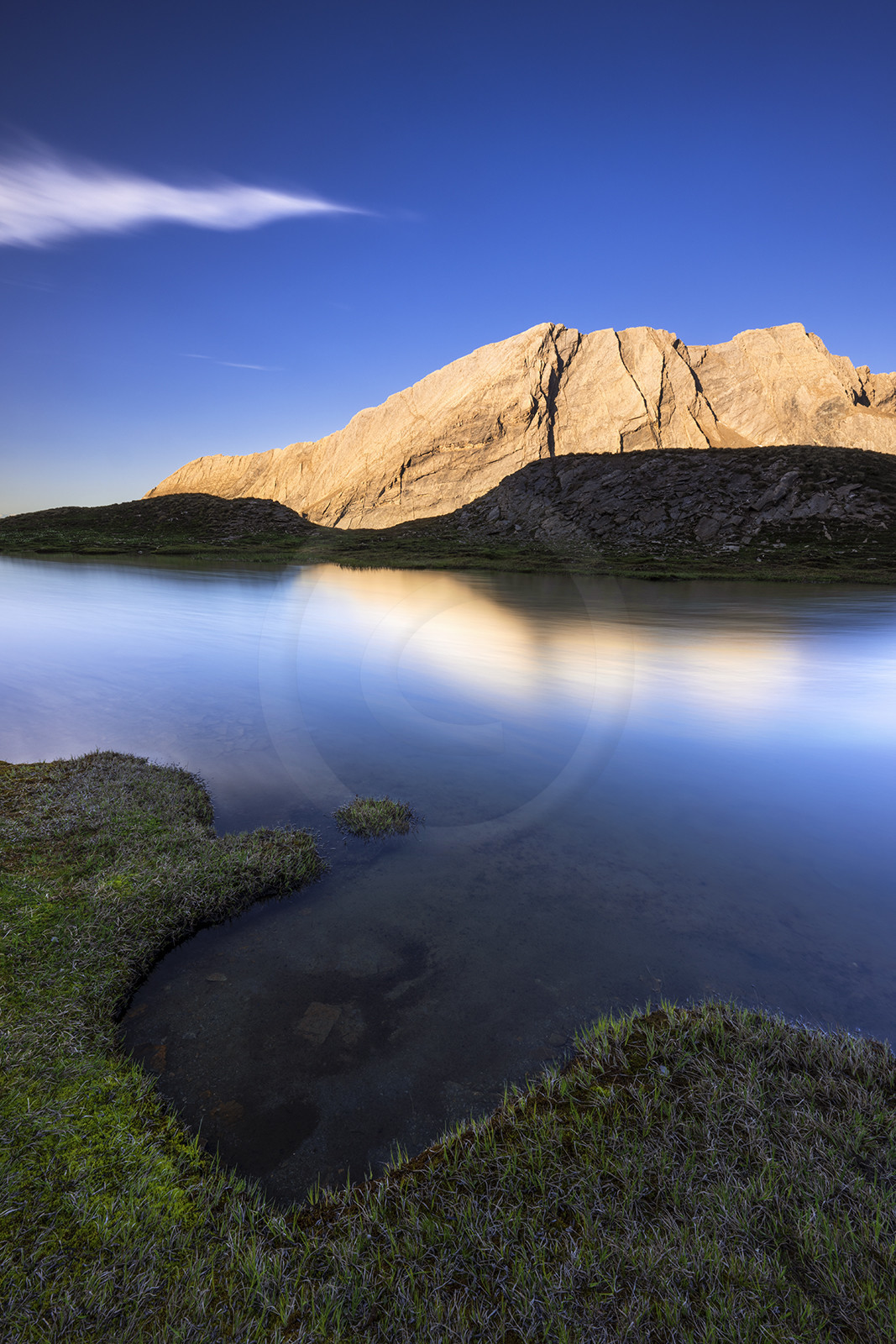 Le bleu du Queyras au lac de l'échassier et la Taillante.© Duncan MacArthur