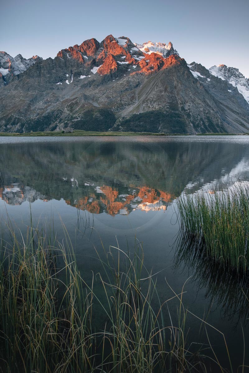 Lever de soleil sur la Meije depuis le lac du pontet©Pierre Barrot